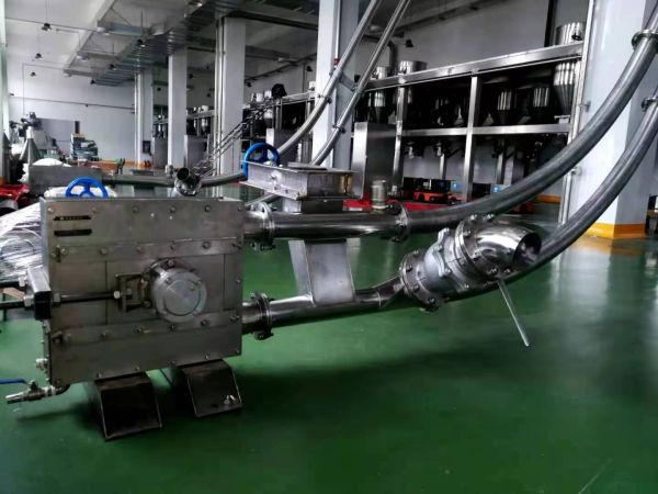 《管鏈輸送機(jī)如何解決粉體
